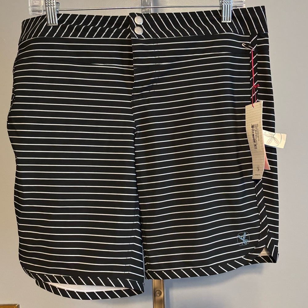 Carve Designs Women's Hatteras Short Black Aruba Stripe Size 10